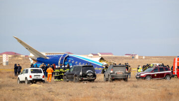 Ο Ζελένσκι λέει πως το Embraer που έπεσε στο Καζακστάν ήταν στόχος και καλεί τη Ρωσία να «αναλάβει τις ευθύνες της»