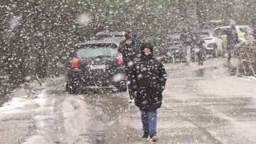 Καιρός: Σε εξέλιξη η επέλαση- εξπρές του χιονιά - Το έστρωσε στην Ιπποκράτειο Πολιτεία, στα λευκά χωριά της Εύβοιας, πώς θα εξελιχθεί η κακοκαιρία