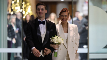 Γιάννης Κωνσταντέλιας: Ντύθηκε γαμπρός και παντρεύτηκε την εκλεκτή της καρδιάς του στο δημαρχείο Θεσσαλονίκης - Δείτε φωτογραφίες