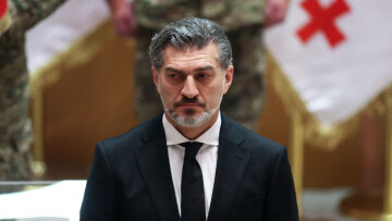 Γεωργία: Ορκίστηκε εν μέσω διαδηλώσεων και αντιδράσεων ο νέος αμφιλεγόμενος πρόεδρος της χώρας