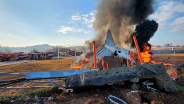 Νότια Κορέα: Αεροσκάφος με 181 επιβαίνοντες συνετρίβη κατά την προσγείωση - Δεκάδες νεκροί, δείτε τη στιγμή της συντριβής