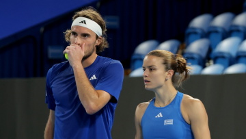 Τσιτσιπάς και Σάκκαρη βαθμολογούν την ελληνική κουζίνα - Σουβλάκι, μουσακάς, ντολμαδάκια, οι θέσεις που τους έδωσαν