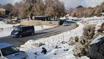 Κρήτη: Το αδιαχώρητο στον χιονισμένο Ψηλορείτη