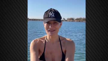 Η Μαρία Ναυπλιώτου δυσκολεύτηκε στην πρώτη βουτιά για το 2025 - Δείτε βίντεο