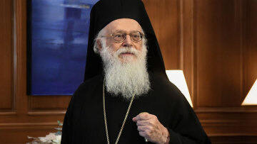 Nέο ιατρικό ανακοινωθέν για τον Αρχιεπίσκοπο Αλβανίας Αναστάσιο - Κρίσιμη η κατάσταση της υγείας του