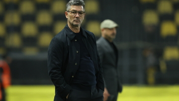 Κλείστηκε στα αποδυτήρια του Άρη μαζί με τους παίκτες ο Ουζουνίδης μετά την «τεσσάρα» από τον Λεβαδειακό