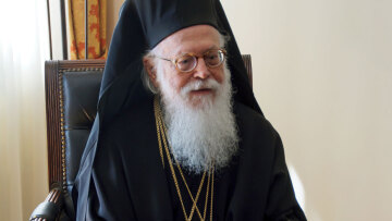 Αρχιεπίσκοπος Αλβανίας Αναστάσιος: Νοσηλεύεται σε κρίσιμη κατάσταση