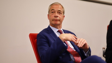 Μασκ κατά Φάρατζ: «Δεν έχει τα προσόντα» για να είναι ηγέτης του κόμματος