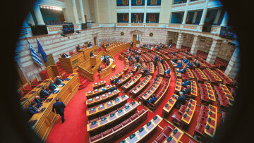 Μάχη εντυπώσεων στα κόμματα της αντιπολίτευσης μετά τις συγκεντρώσεις για τα Τέμπη