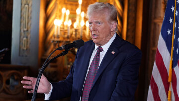 Τραμπ: Δεν απέκλεισε χρήση στρατιωτικών μέσων για Γροιλανδία και Διώρυγα του Παναμά