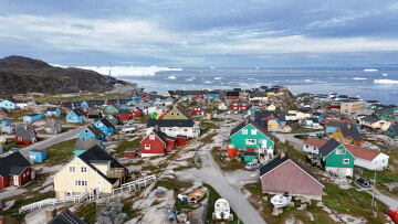 Politico: Πώς θα μπορούσε ο Τραμπ να καταλάβει τη Γροιλανδία σε 4 βήματα με ένα σχέδιο που θυμίζει Πούτιν