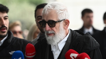 Δίκη Φιλιππίδη: «Ο κατηγορούμενος προφυλακίστηκε ως ύποπτος τέλεσης νέων αδικημάτων» είπε ο συνήγορος καταγγέλλουσας