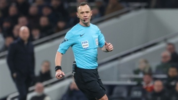 Ο διαιτητής ανακοίνωσε από τα μεγάφωνα ότι ακυρώνεται γκολ στο Τότεναμ-Λίβερπουλ 