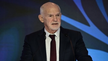 Οι υποχρεώσεις μου στην Κίνα δεν μου επέτρεψαν να παραστώ στην κηδεία του Κώστα Σημίτη, εξήγησε ο Γιώργος Παπανδρέου 