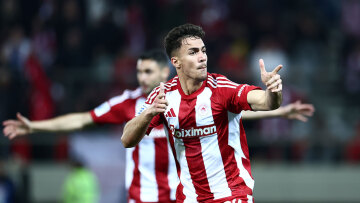 Ολυμπιακός - Άρης 2-1: Τρίποντο με ανατροπή και διπλή υπογραφή Κωστούλα - Δείτε τα γκολ 