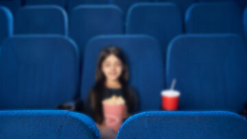 Πατέρας άφησε την κόρη του σε άγνωστη στο θέατρο και πήγε για μπίρες