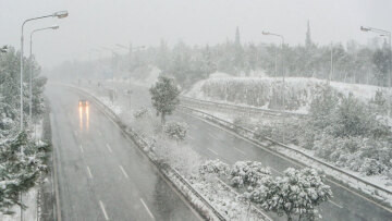 Έκτακτα μέτρα για την κακοκαιρία: Απαγόρευση κυκλοφορίας φορτηγών, τι θα γίνει με τα σχολεία