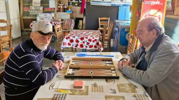 «Η Καραγκούνα»: Επίσκεψη σε ένα από τα παλαιότερα καφενεία της χώρας μας 