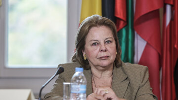 Tο «group therapy» της Κεντροαριστεράς: Μαζώξεις, ατζέντες και φιλοδοξίες - Η ηγετική εμφάνιση της Λούκας Κατσέλη