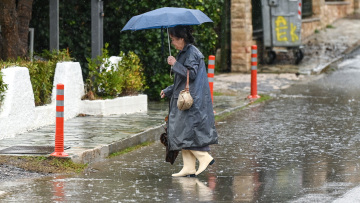 Έκτακτο δελτίο καιρού από την ΕΜΥ: Έρχονται βροχές και καταιγίδες από αύριο - Οι περιοχές που θα χτυπήσει η κακοκαιρία
