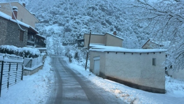 Τρίκαλα: Ισχυρές χιονοπτώσεις στον Δήμο Μετεώρων	