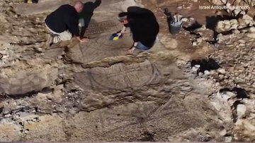 Αρχαιολόγοι στο νότιο Ισραήλ ανακάλυψαν βυζαντινό μοναστήρι 1.500 ετών - Έχει ψηφιδωτό με ελληνική επιγραφή