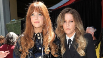 Ράιλι Κίου: Τίμησε τη μνήμη της μητέρας της Λίζα Μαρί Πρίσλεϊ στην επέτειο των 2 χρόνων από τον θάνατό της