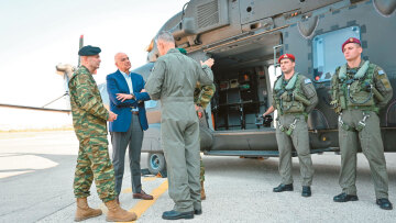 Όλα όσα αλλάζουν στις Ένοπλες Δυνάμεις: Οι έκτακτες κρίσεις, το νέο εξοπλιστικό και η «Στολή του Μαχητή»