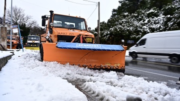 Καιρός: Στον «πάγο» η χώρα έως την Τρίτη - Πού θα παραμείνουν κλειστά τα σχολεία, σε ποιους δρόμους απαγορεύεται η κυκλοφορία 