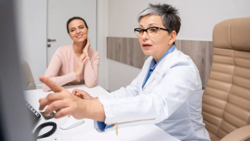 Γήρανση: Πώς αλλάζουν οι ορμόνες καθώς μεγαλώνουμε – Τι συμβαίνει στον μεταβολισμό