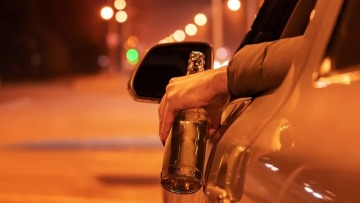 Υπό κράτηση ο 38χρονος που οδηγούσε μεθυσμένος και έκανε επικίνδυνους ελιγμούς στη Θεσσαλονίκη - Αναβλήθηκε η δίκη