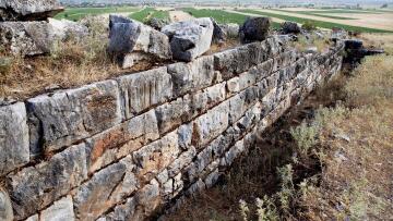 Αρχαία Πέλιννα: Εργασίες αποκατάστασης στην ακρόπολη της Αρχαίας Πέλιννας απ' όπου πέρασε ο Μέγας Αλέξανδρος για να εισβάλει στη Βοιωτία