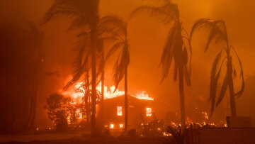 Φωτιές στο Λος Άντζελες: Η αγωνία κορυφώνεται καθώς οι άνεμοι ενισχύονται - Το εφιαλτικό σενάριο για τις επόμενες ώρες