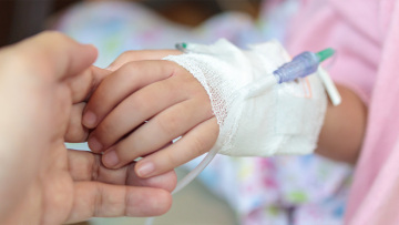 Πάτρα: Στο χειρουργείο η ανήλικη που έπεσε από το βυτιοφόρο 