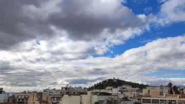 Πτώση της θερμοκρασίας και βροχές σήμερα - Η πρόγνωση για την Τρίτη