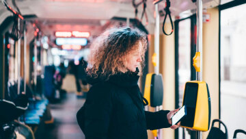 Ανέπαφες πληρωμές με κάρτα σε μετρό, τραμ, λεωφορεία και τρόλεϊ από σήμερα