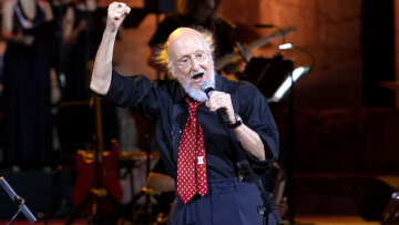 Διονύσης Σαββόπουλος: Η γενναία εξομολόγηση για τη μάχη του με τον καρκίνο 