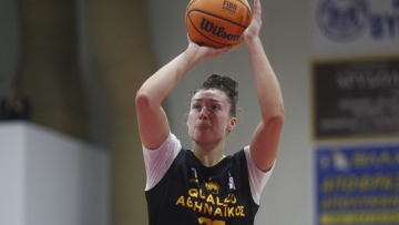  Η «βασίλισσα» των ριμπάουντ: Ποια είναι η Τζέσικα Σέπαρντ που γράφει ιστορία στα ελληνικά παρκέ