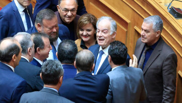 Κωνσταντίνος Τασούλας: Ποιοι βουλευτές ψηφίζουν υπέρ και ποιοι κατά του για Πρόεδρο της Δημοκρατίας - Οι ημερομηνίες των ψηφοφοριών