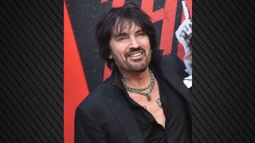 Τόμι Λι: Κατακεραυνώνει τους καλλιτέχνες που προωθούν τη μουσική τους εν μέσω της πυρκαγιάς στο Λος Άντζελες - Κανείς δεν νοιάζεται