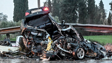 Τροχαίο στην Πατρών - Πύργου: ΙΧ συγκρούστηκε με ΚΤΕΛ και καρφώθηκε σε μπάρες, μάχη για τη ζωή δίνει 25χρονος