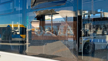 Κορυδαλλός: Μάρμαρο πέταξαν οι άγνωστοι που τραυμάτισαν 19χρονο σε λεωφορείο του ΟΑΣΑ 