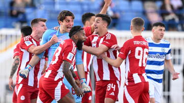 Ολυμπιακός: Το «ευχαριστώ» του Έσε στον Τζολάκη για την απόκρουση του πέναλτι - Φωτογραφία 