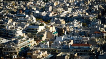 Με τέσσερα προγράμματα ύψους 1 δισ. ευρώ ποδαρικό στο 2025 για την ενεργειακή αναβάθμιση κατοικιών -Ποιους αφορούν, τι να προσέξετε