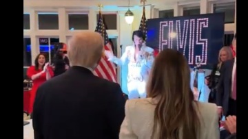 ΗΠΑ: Σωσίας του Έλβις Πρίσλεϊ διασκέδασε την οικογένεια Τραμπ μετά την άφιξη στην Ουάσινγκτον