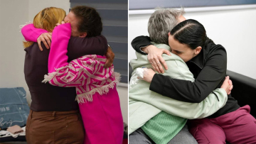 Η απελευθέρωση των Ισραηλινών ομήρων στα σύνορα και οι πρώτες συνομιλίες με τους συγγενείς τους - Δείτε βίντεο