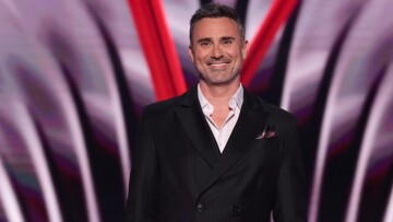The Voice: H χιουμοριστική έναρξη του Καπουτζίδη με τον Λιανό στον τελικό και η είσοδος των κριτών