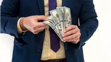 Oxfam: Ο πλούτος των billionaires εκτοξεύτηκε κατά 2 τρισ. δολάρια το 2024