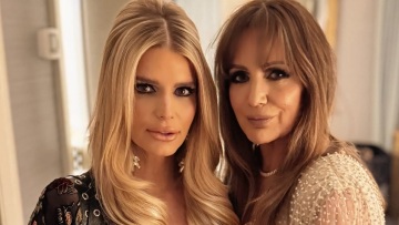 Τζέσικα Σίμπσον: Φωτογραφήθηκε με την 65χρονη μητέρα της και κανείς δεν πίστευε ότι είναι αυτή