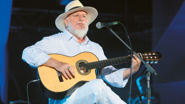 Διονύσης Σαββόπουλος: Χαστούκιζα τα παιδιά μου όταν ήταν μικρά, εύχομαι ν’ ανοίξει η γη να με καταπιεί τώρα που το λέω